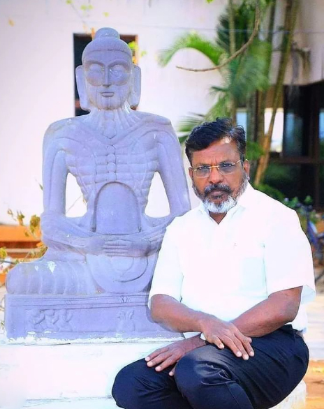 புத்தரின் பாதங்களினால் ஆசீர்வதிக்க வந்த மீட்பன்